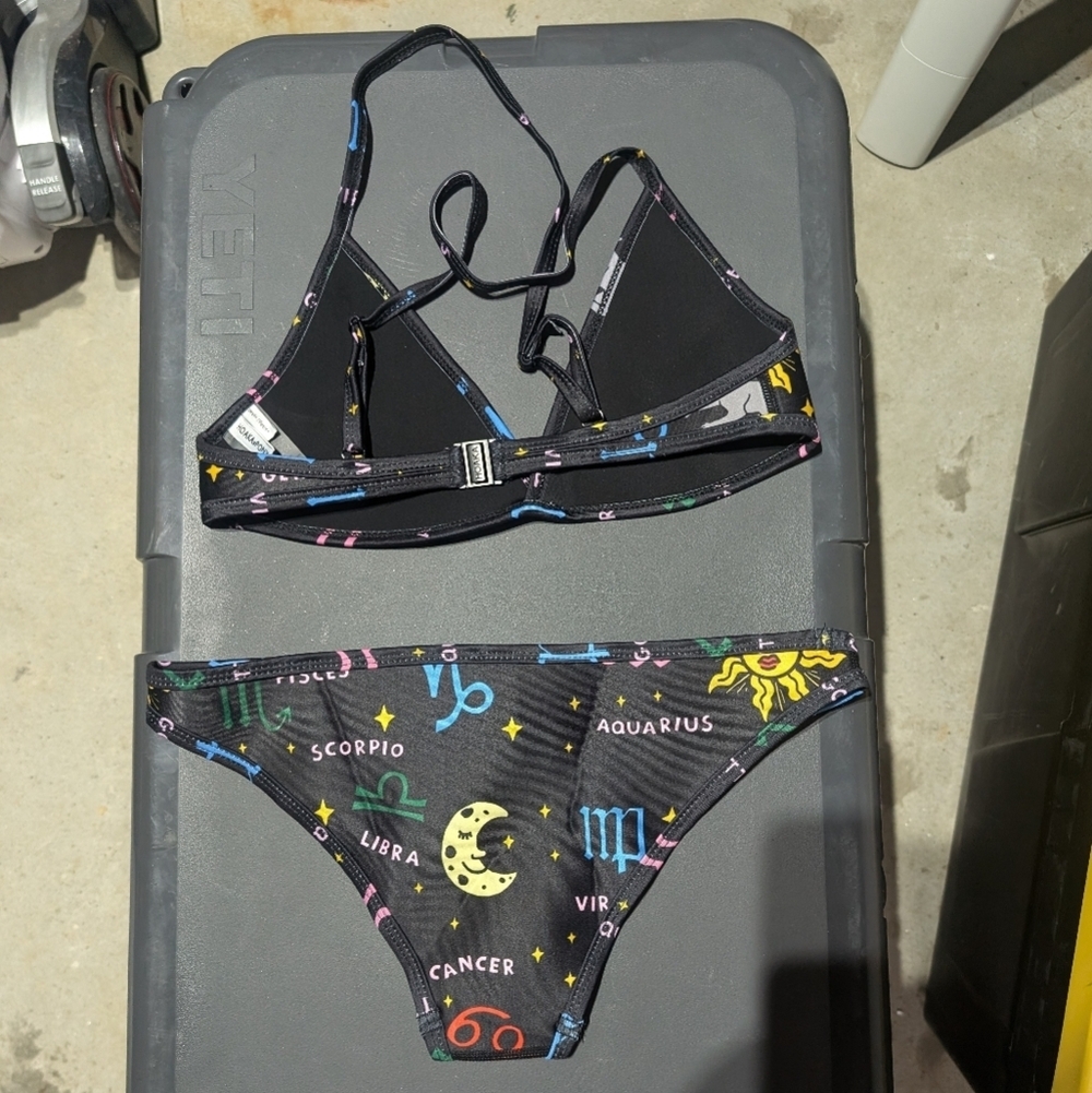 Bathing suit set - Picture 2 of 3